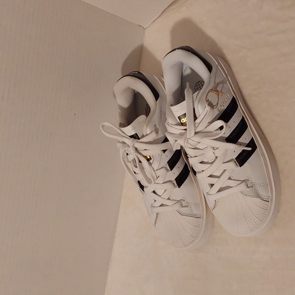 Adidas Women's Superstars Bonega Sneakers Size 7 Black & White/ Gold Metallic - Picture 2 of 9